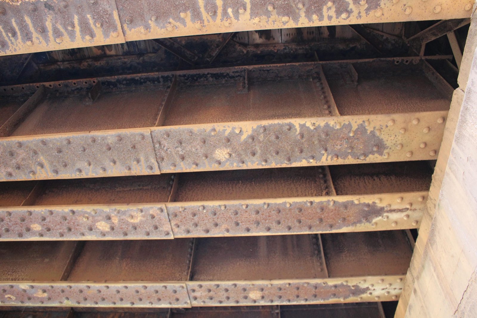 Girder detail, south track